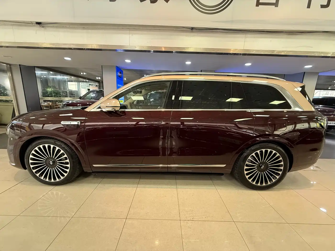 AITO Wenjie AITO M9 2025 Extended Range Ultra 52kWh 6-Seater фото 4