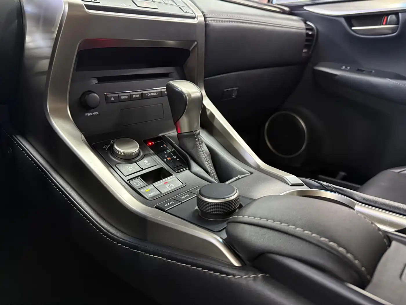 Lexus NX 2016 200 AWD F Sport фото 16