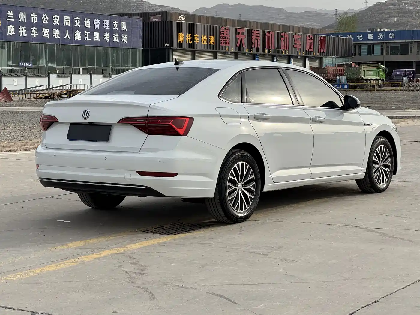 VOLKSWAGEN SAGITAR