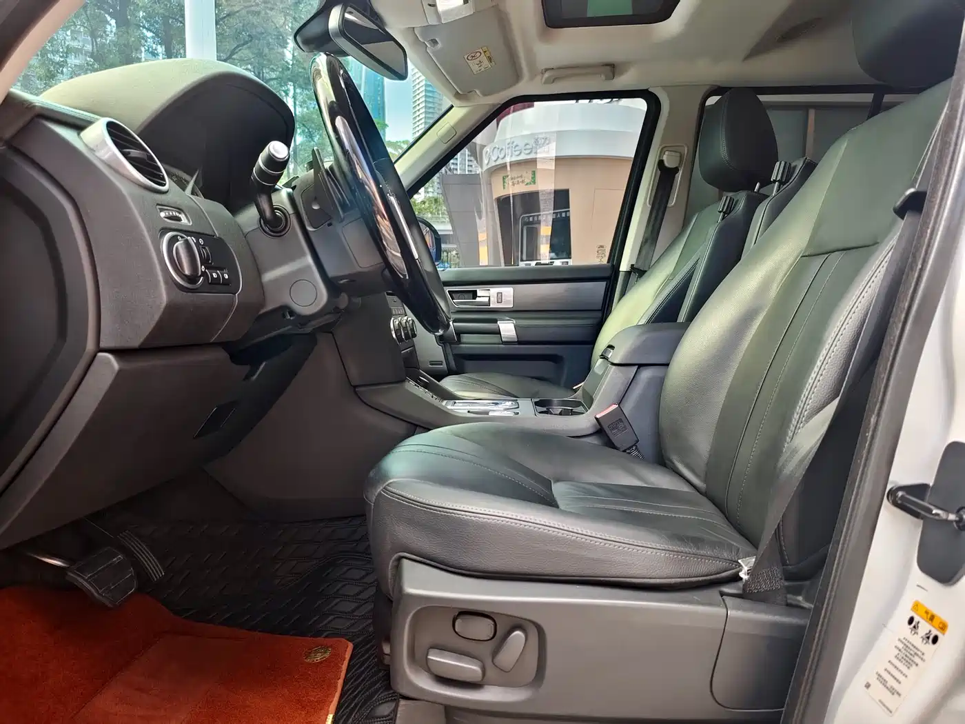 Land Rover Discovery 2014 3.0 SDV6 HSE Diesel фото 20