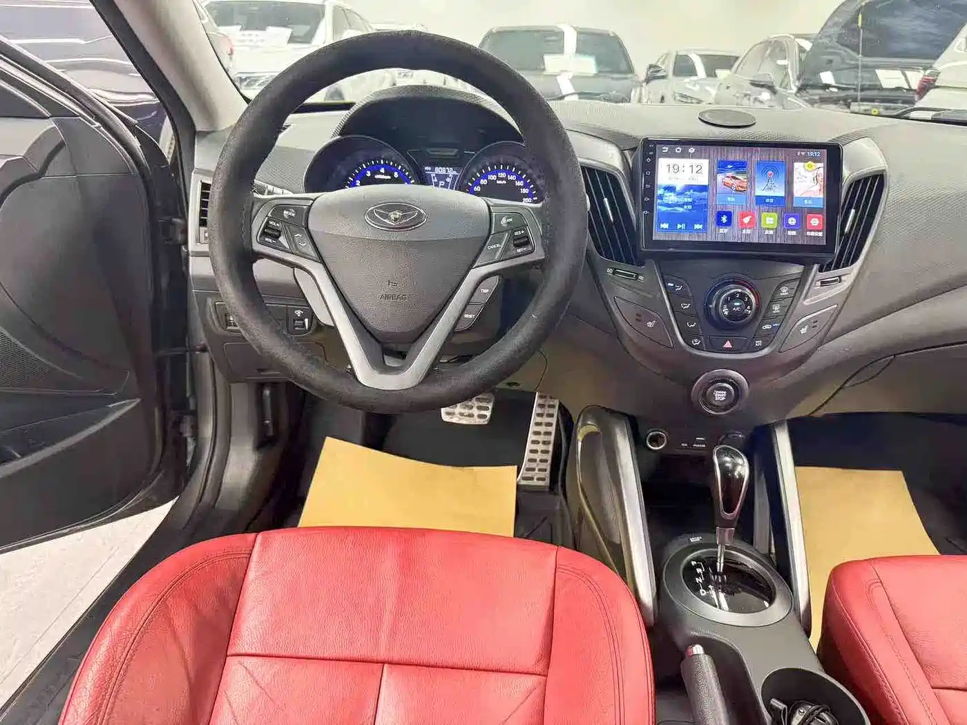Hyundai Veloster 2015 1.6T Automatic Luxury Edition фото 10