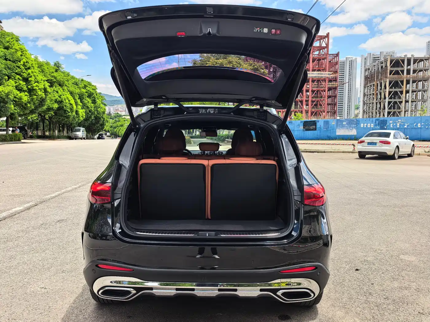 Mercedes-Benz GLC 2023 Facelift GLC 260 L 4MATIC Luxury 7-Seater фото 13