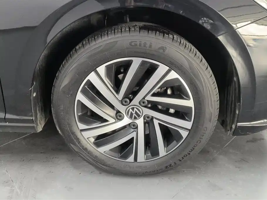 Volkswagen Lavida 2023 300TSI DSG Starlight Full Comfort Edition фото 6