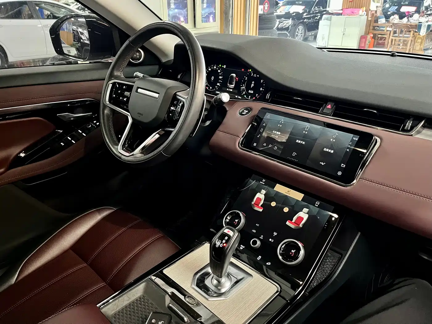 Land Rover Range Rover Evoque 2022 Range Rover Evoque L 249PS R-Dynamic Luxury Edition фото 15