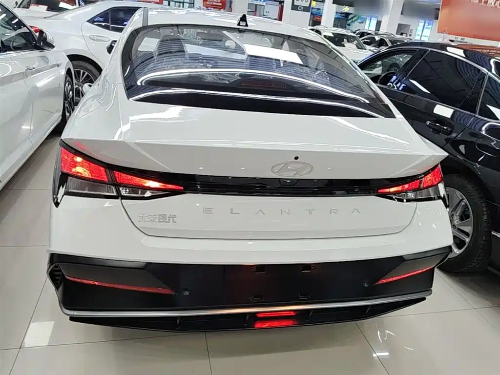 Hyundai Elantra 2023 1.5L CVT GLX Elite Edition фото 6