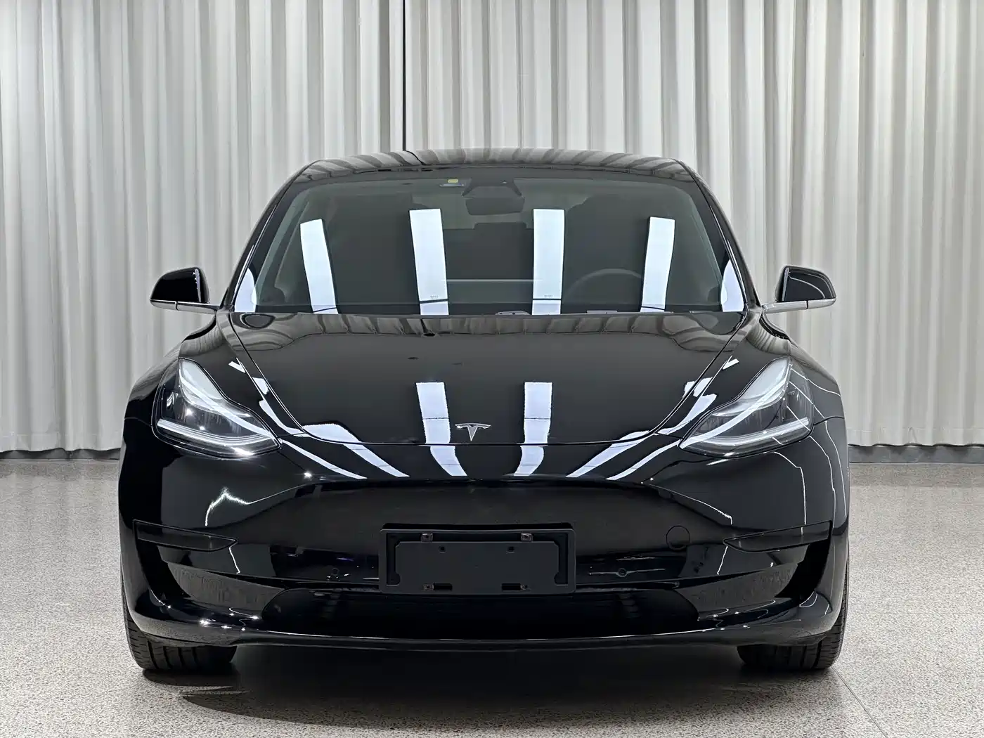 Фото 2 - Tesla Model 3
