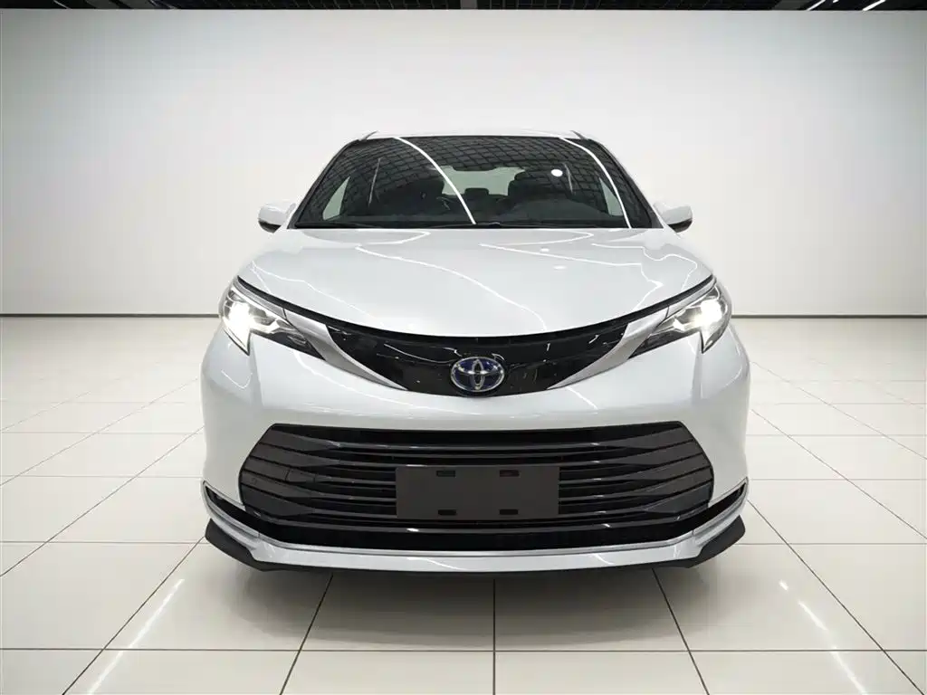 Toyota Sienna 2021 2.5L Hybrid Ultimate Edition фото 3
