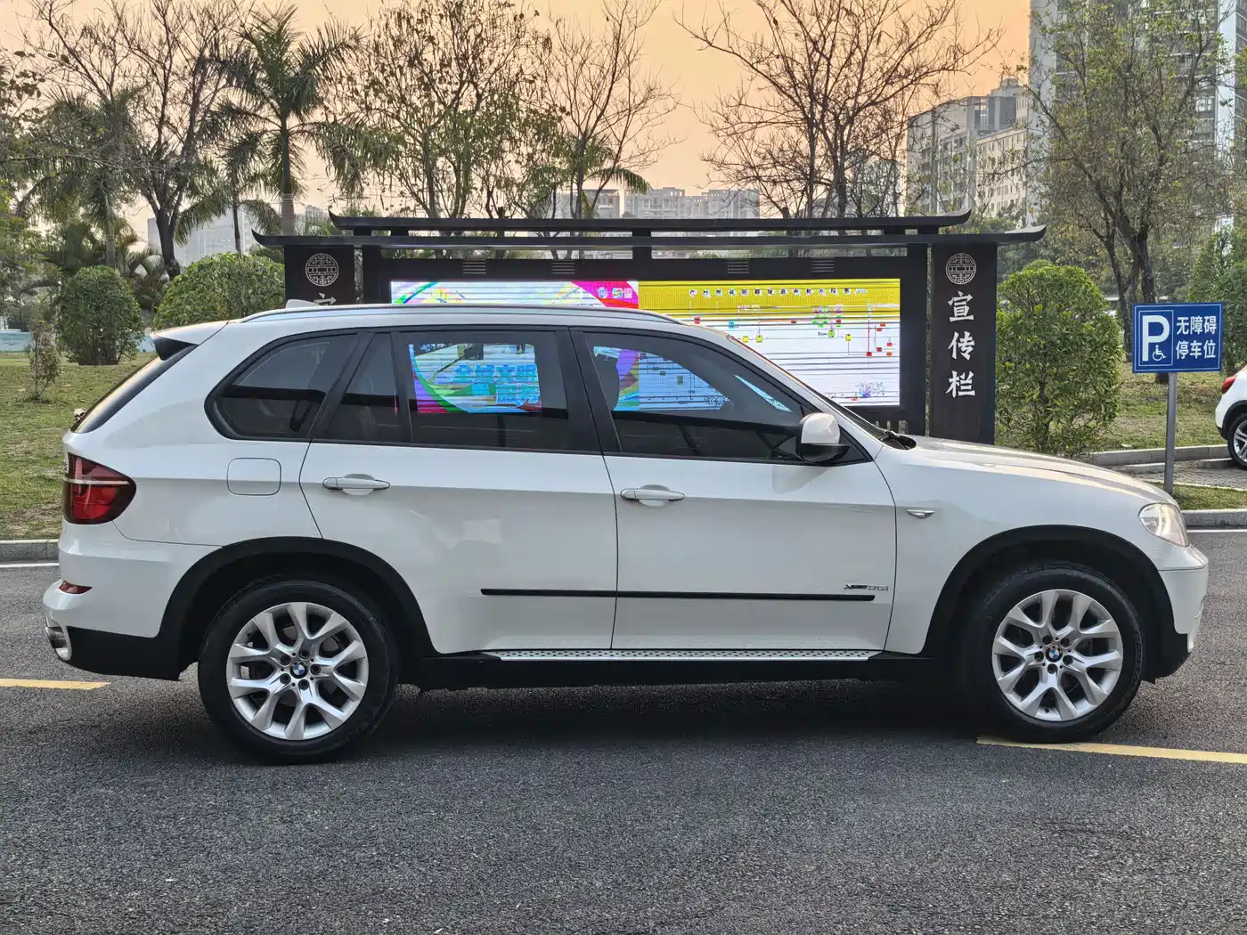 BMW X5 (Import) 2013 xDrive35i Leading фото 4