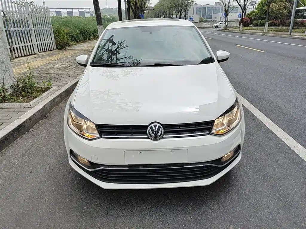Volkswagen Polo 2016 1.6L Automatic Comfort фото 3