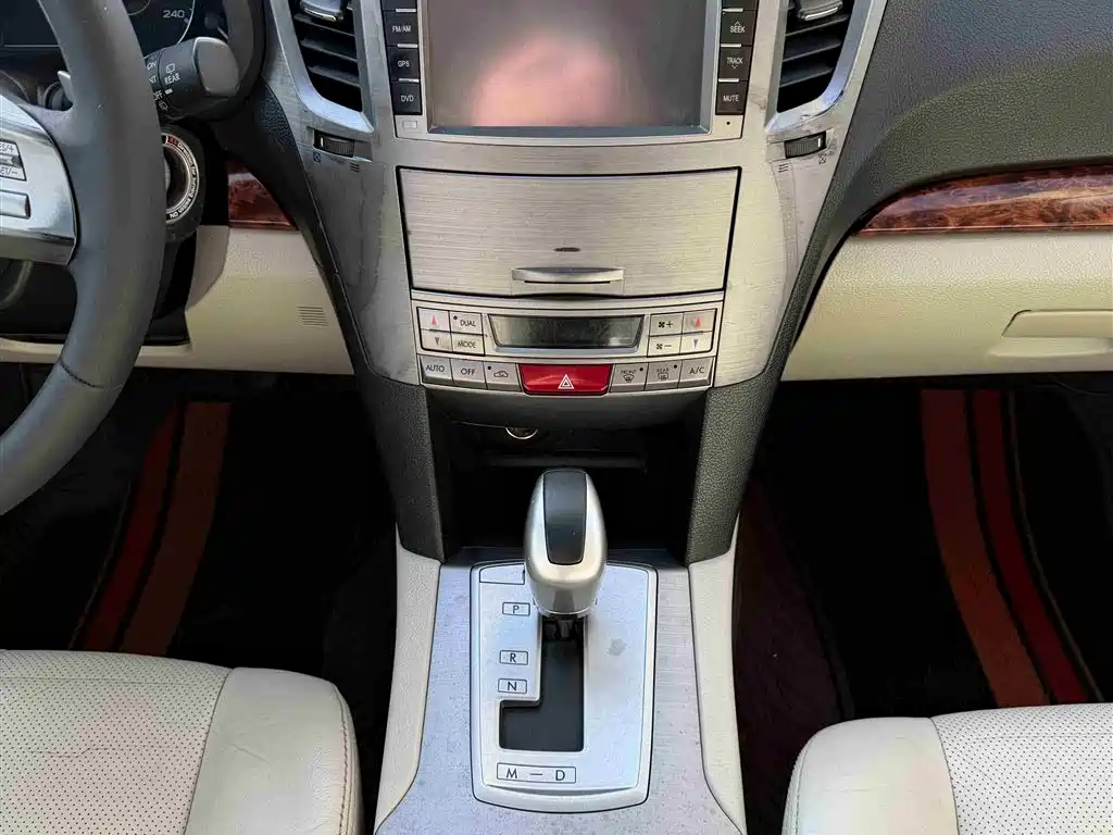 Subaru Outback 2010 2.5i Luxury Navigation фото 8