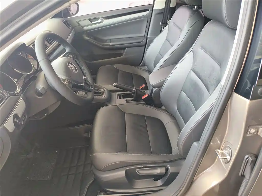 Volkswagen Sagitar 2017 230TSI Automatic Comfort фото 15