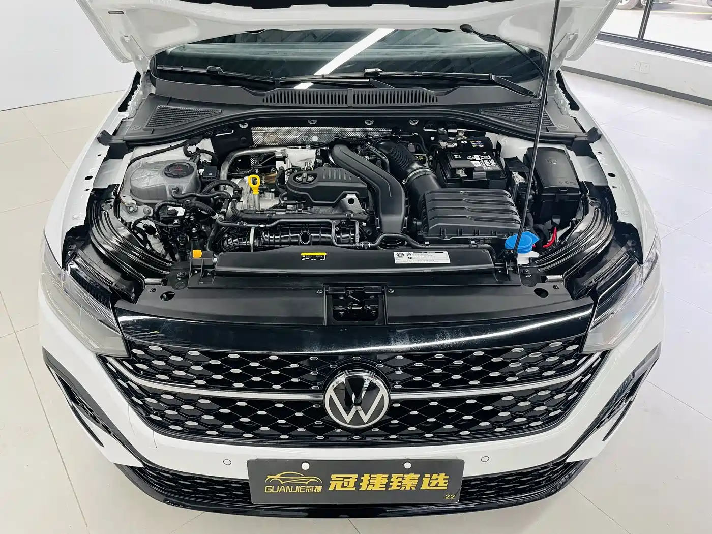 Volkswagen Lavida 2024 Model 300TSI DSG Starlight Leading Edition фото 2