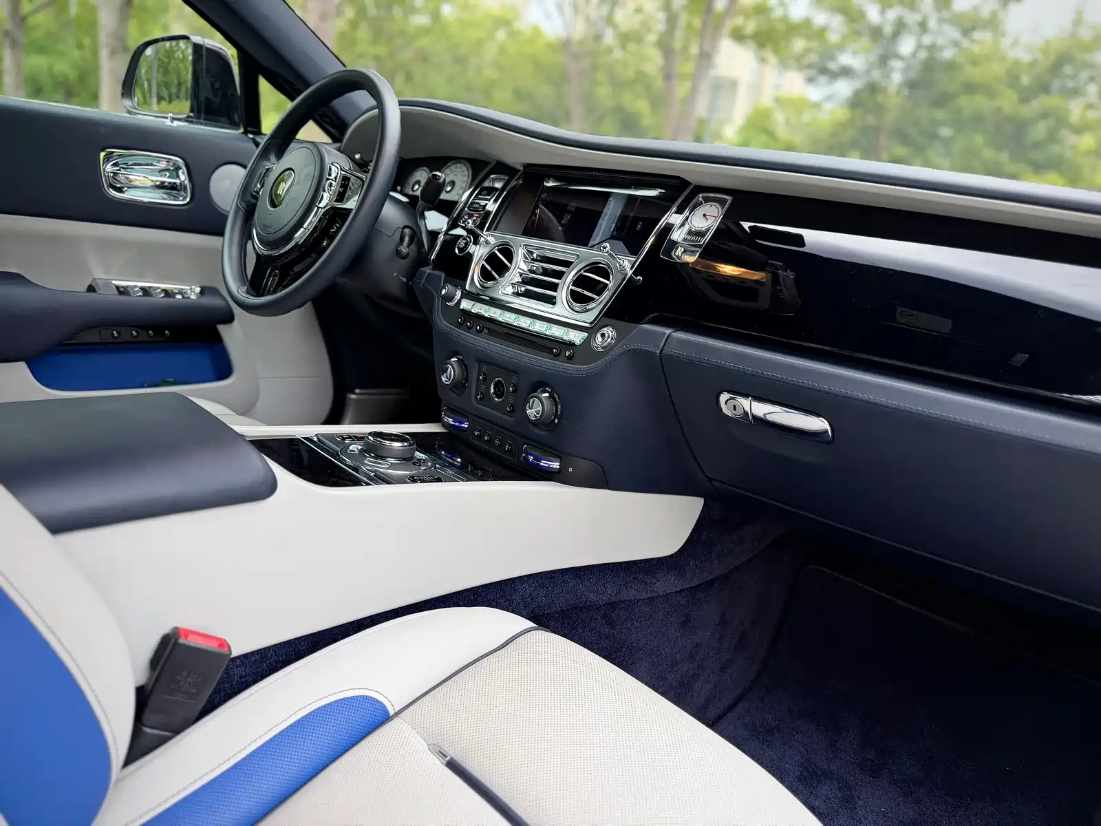 Фото 16 - Rolls-Royce Wraith