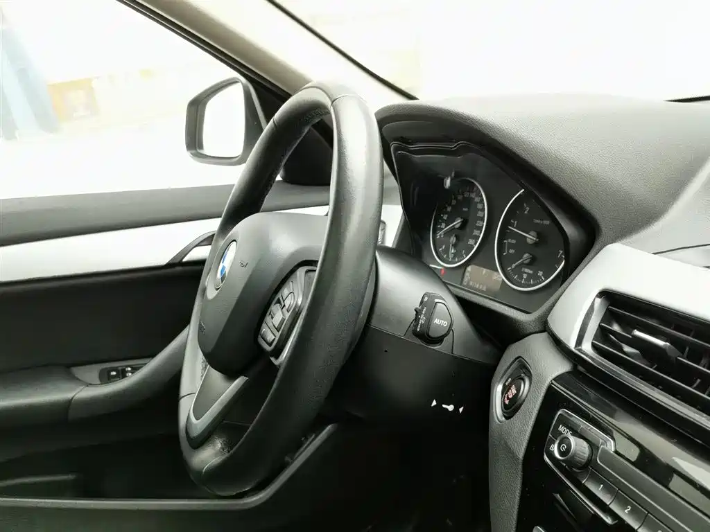 BMW X1 2018 sDrive20Li Leading Model фото 22