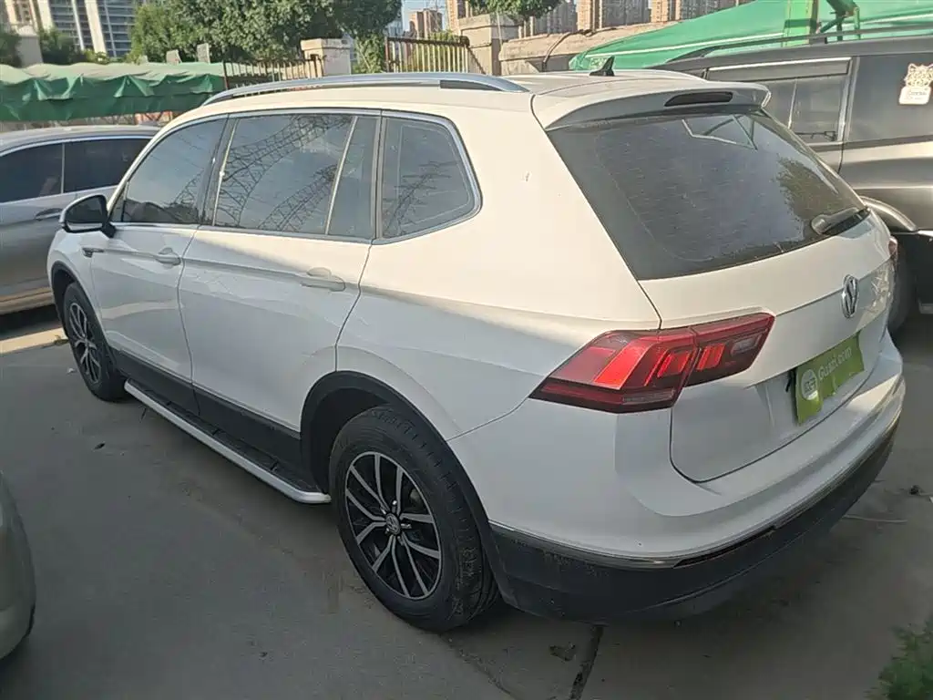 Volkswagen Tiguan L 2018 Facelift 330TSI Automatic 2WD Luxury Edition фото 5