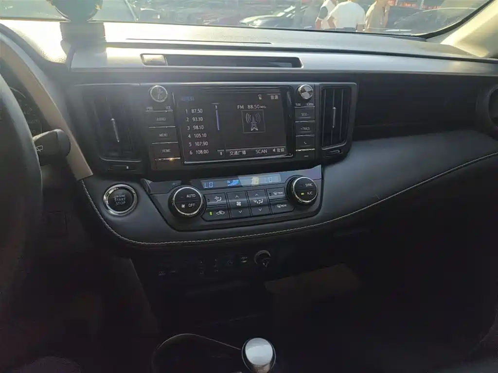 Toyota RAV4 Rongfang 2016 2.0L CVT 2WD Smart (China V) фото 13