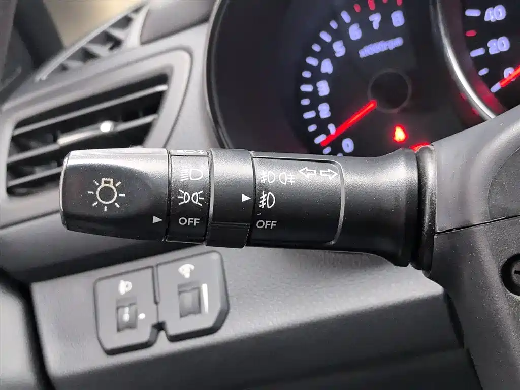 Kia K2 2012 Sedan 1.6L AT Premium Commemorative Edition фото 21