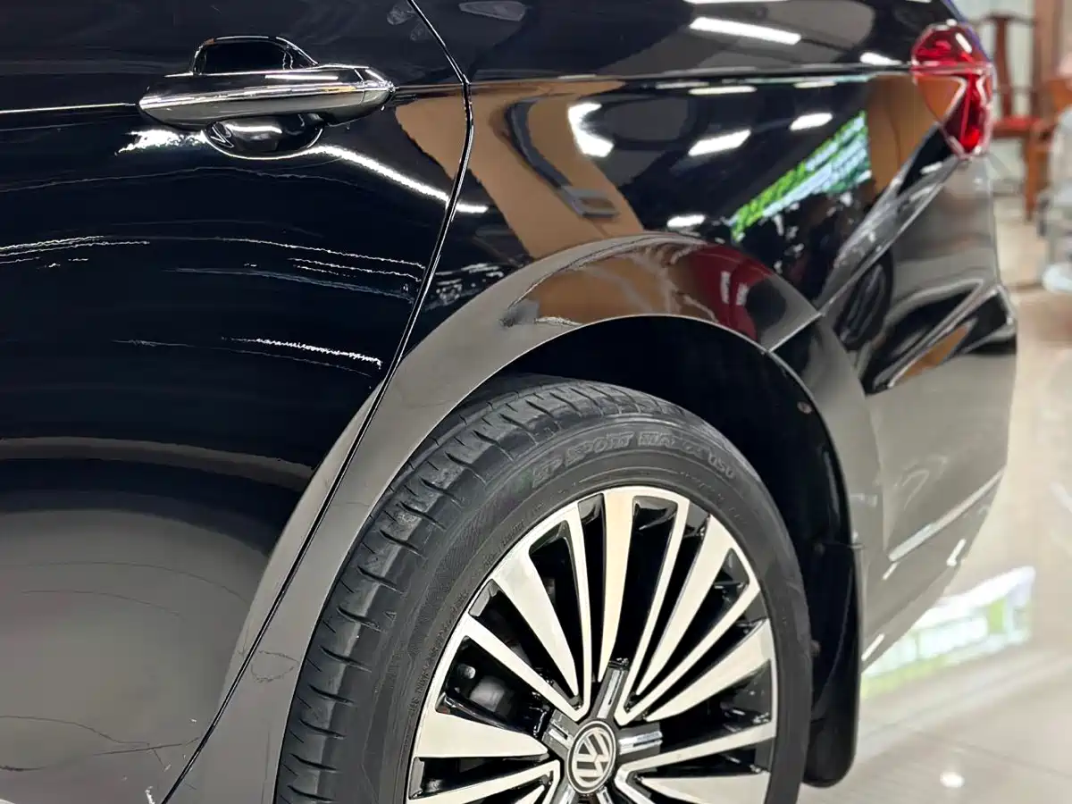 Volkswagen Passat 2019 330TSI Luxury Edition China VI фото 22