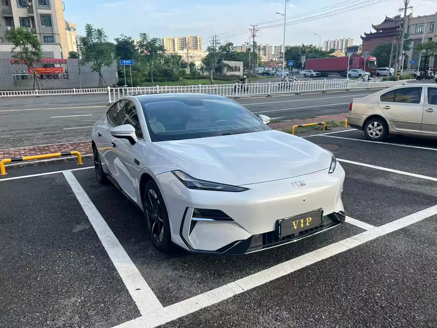 Geely Galaxy Galaxy E8 2024 2024 Model 550km RWD Soaring Dragon Edition