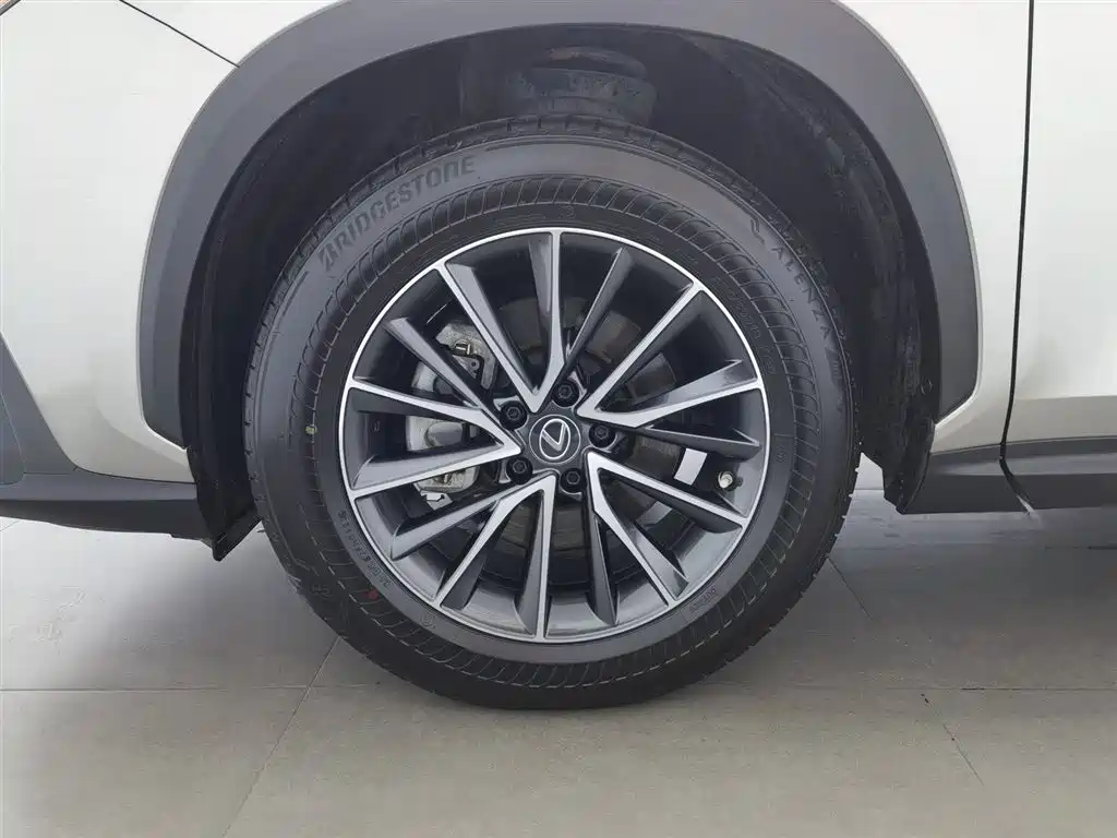 Lexus NX 2022 260 FWD Innovation Edition фото 17