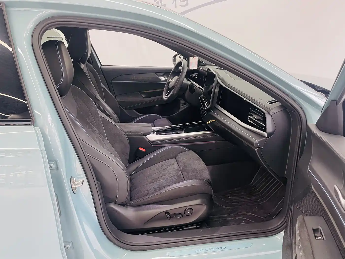 Volkswagen Passat 2025 Model Pro 380TSI Starlight Dragon Premium Edition фото 14