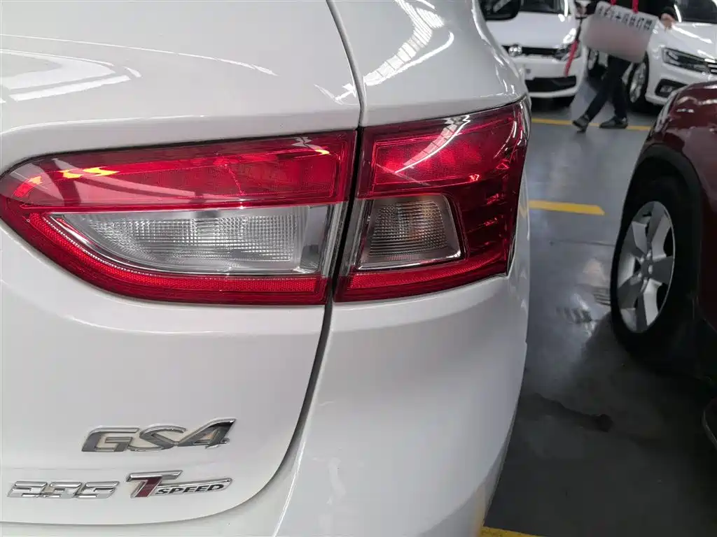 GAC Trumpchi Trumpchi GS4 2016 235T G-DCT Luxury Edition фото 8