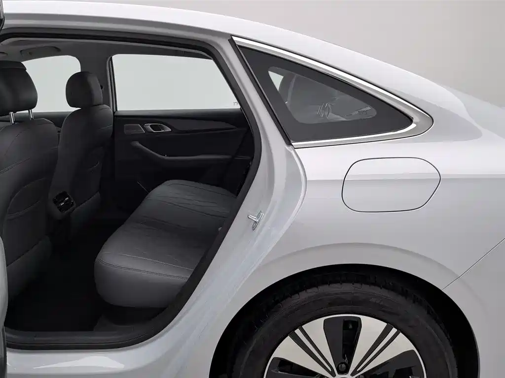 Geely Galaxy Galaxy A7 2025 EM-i 150km Premium Edition фото 15