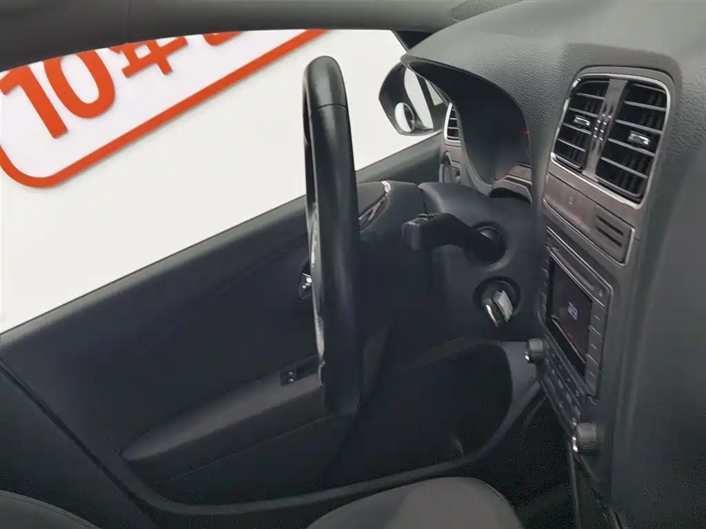 Volkswagen Polo 2016 1.6L Automatic Comfort фото 22