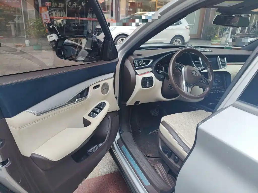 Photo 17 - Infiniti QX50