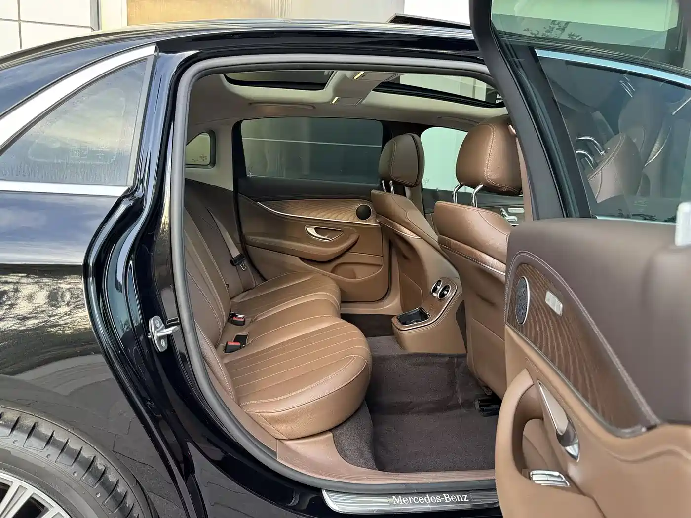 Mercedes-Benz E-Class 2022 E 300 L Fashion фото 23