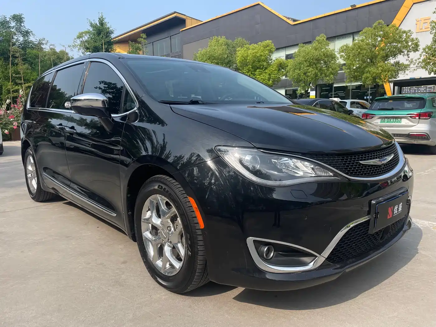 Chrysler Grand Voyager (Import) 2017 3.6L Premium Edition фото 3