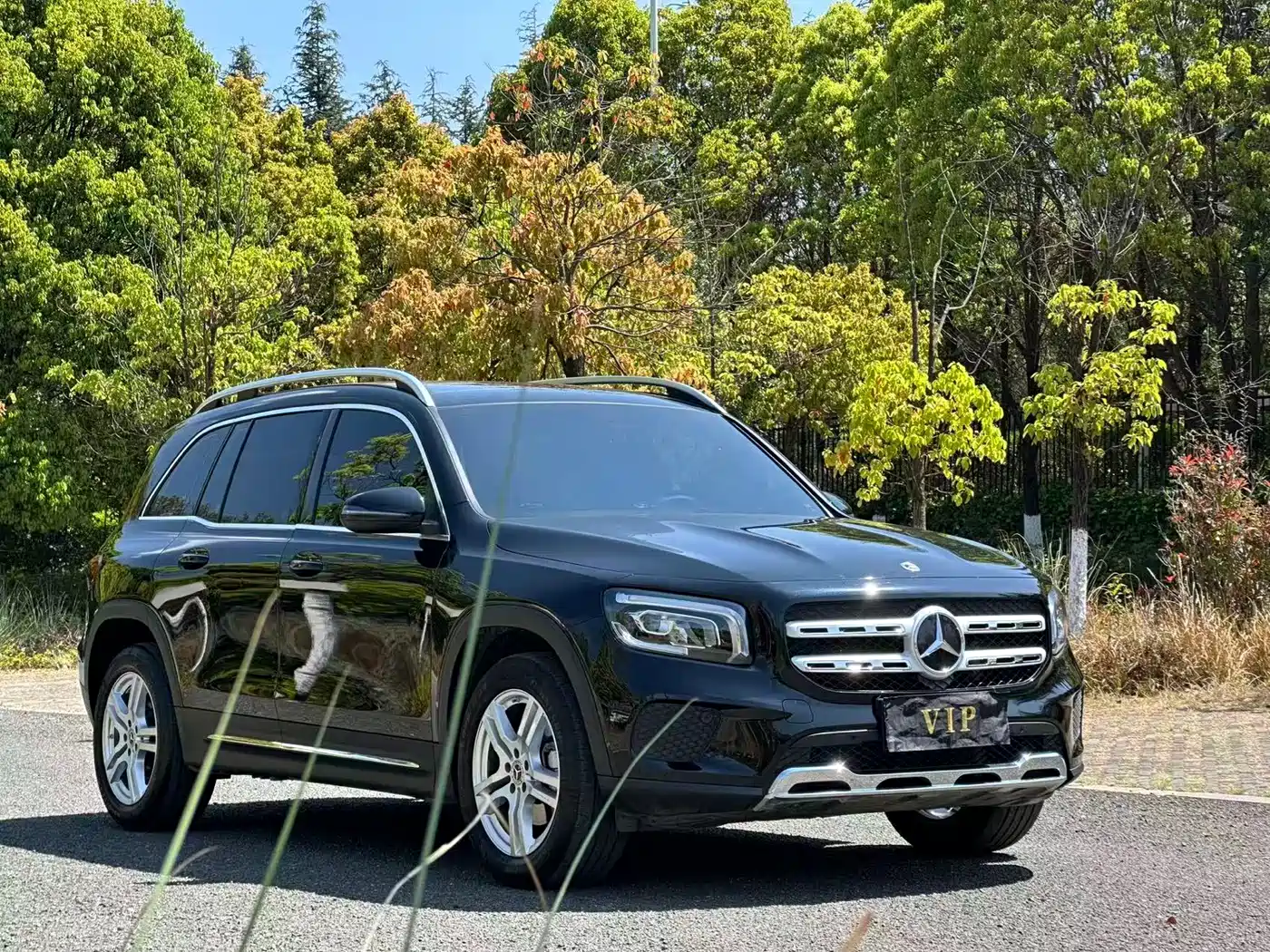 MERCEDES-BENZ GLB