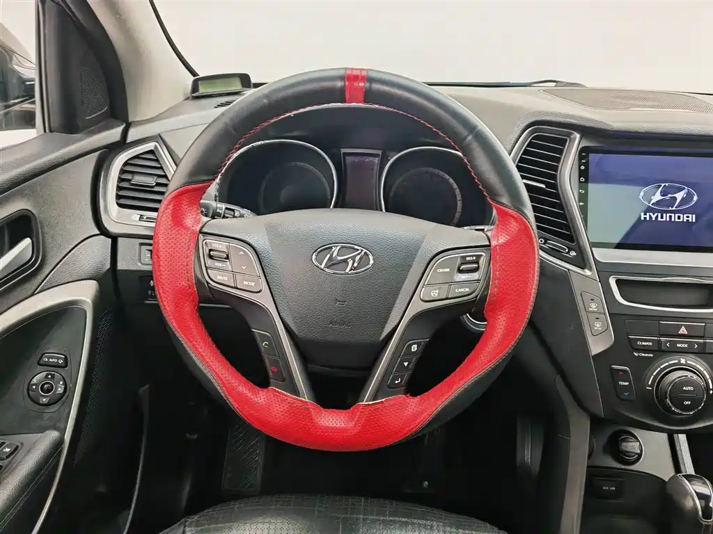 Hyundai Grand Santa Fe 2013 3.0L 7-Seater 4WD Comfort Edition фото 11