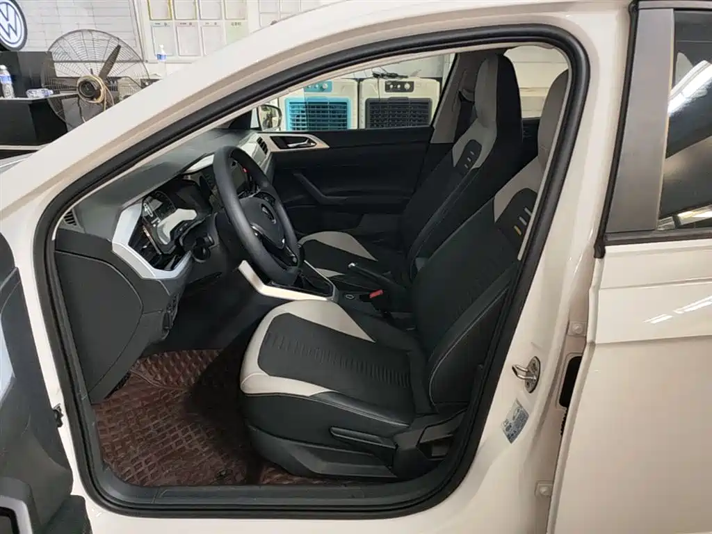 Volkswagen Polo 2021 Plus 1.5L Automatic Colorful Tech Edition фото 15