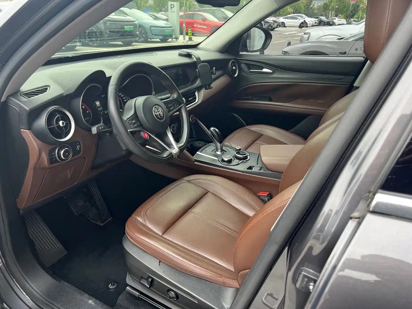 Фото 4 - Alfa Romeo Stelvio