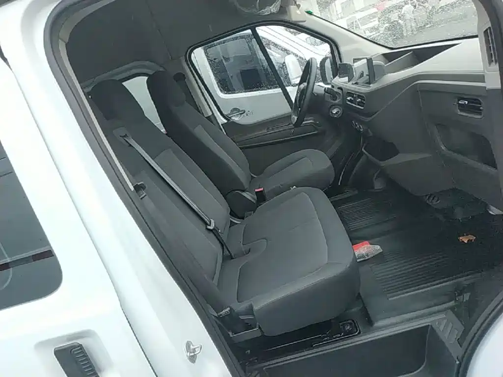 Jiangling E-Fushun 2025 2025 Clear Window Version 53.58kWh Medium Wheelbase Medium Roof