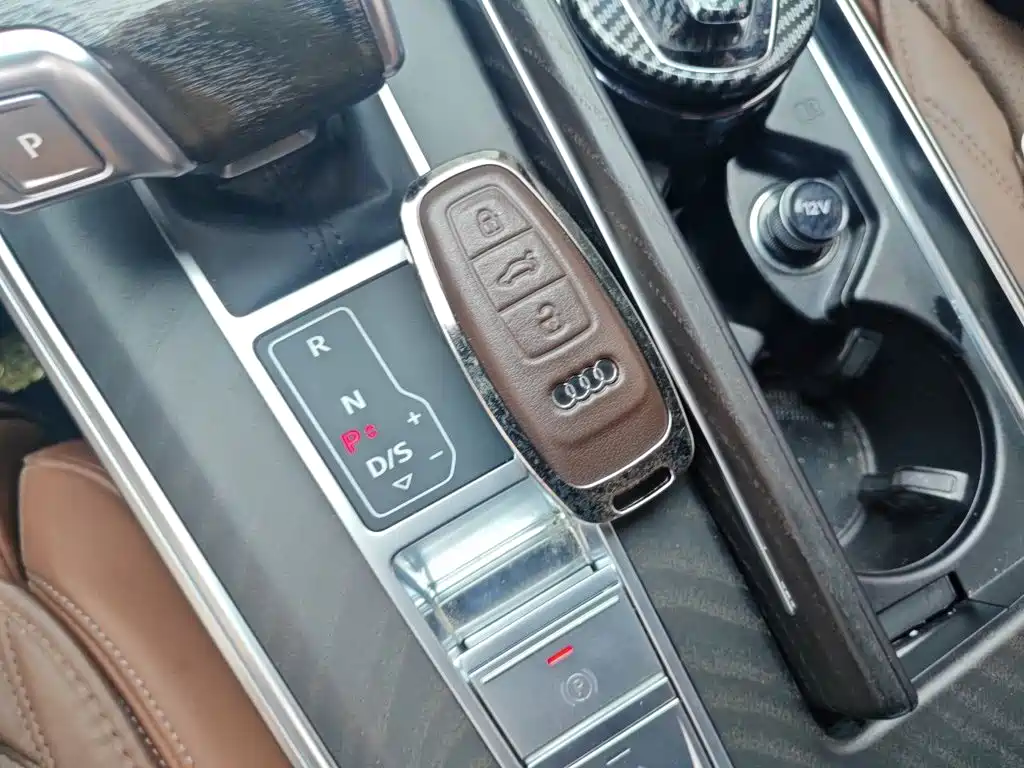 Фото 12 - Audi A6L
