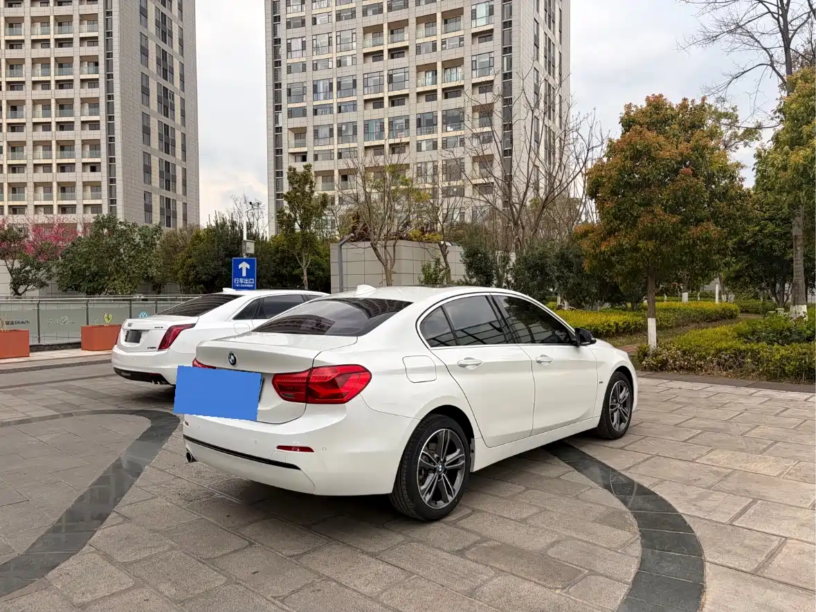BMW 1 Series 2017 118i Sport фото 5