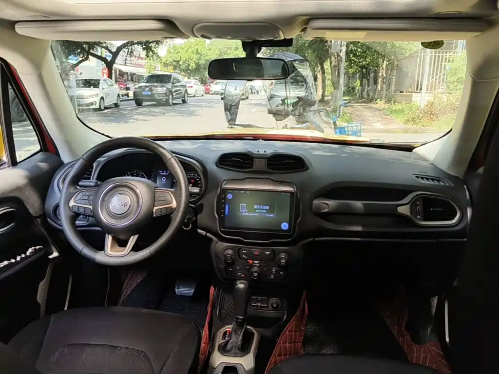 Jeep Renegade 2019 2018 Connected Large Screen Edition 180T Automatic High Energy