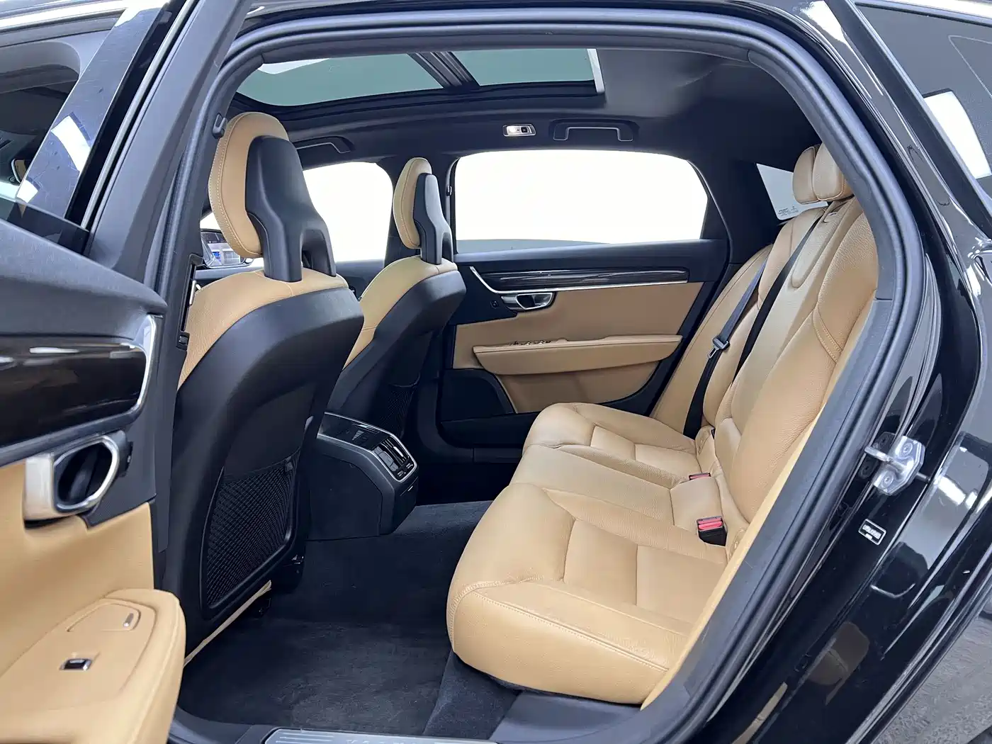 Фото 8 - Volvo S90