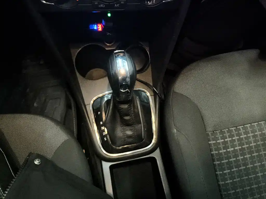 Volkswagen Polo 2016 1.6L Automatic Comfort фото 10