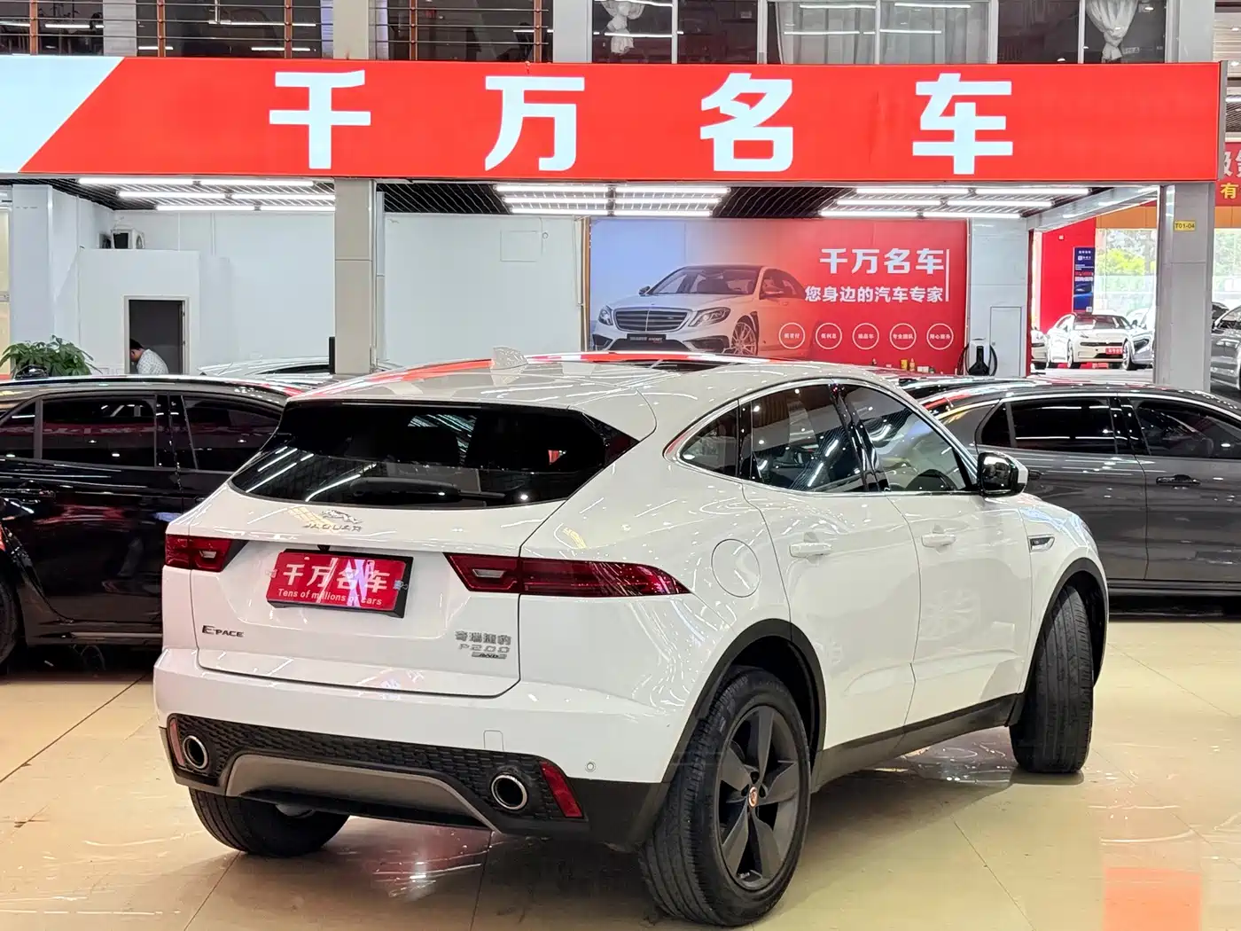 Фото 5 - Jaguar E-PACE