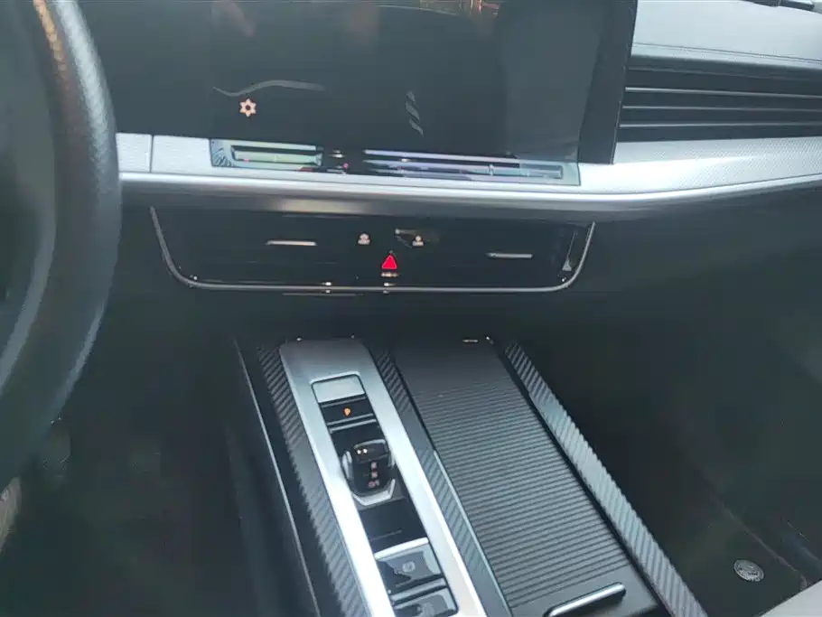 Volkswagen Talagon 2023 330TSI Luxury Touring Edition фото 13