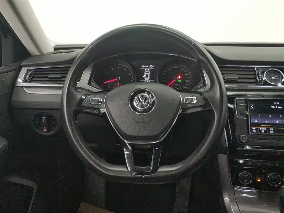 Volkswagen Passat 2017 330TSI DSG Prestige фото 15
