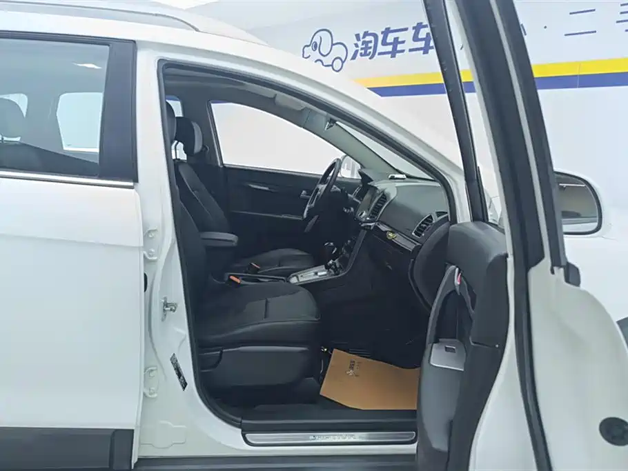 Chevrolet Captiva 2015 2.4L 2WD Urban Edition 7-seater фото 8
