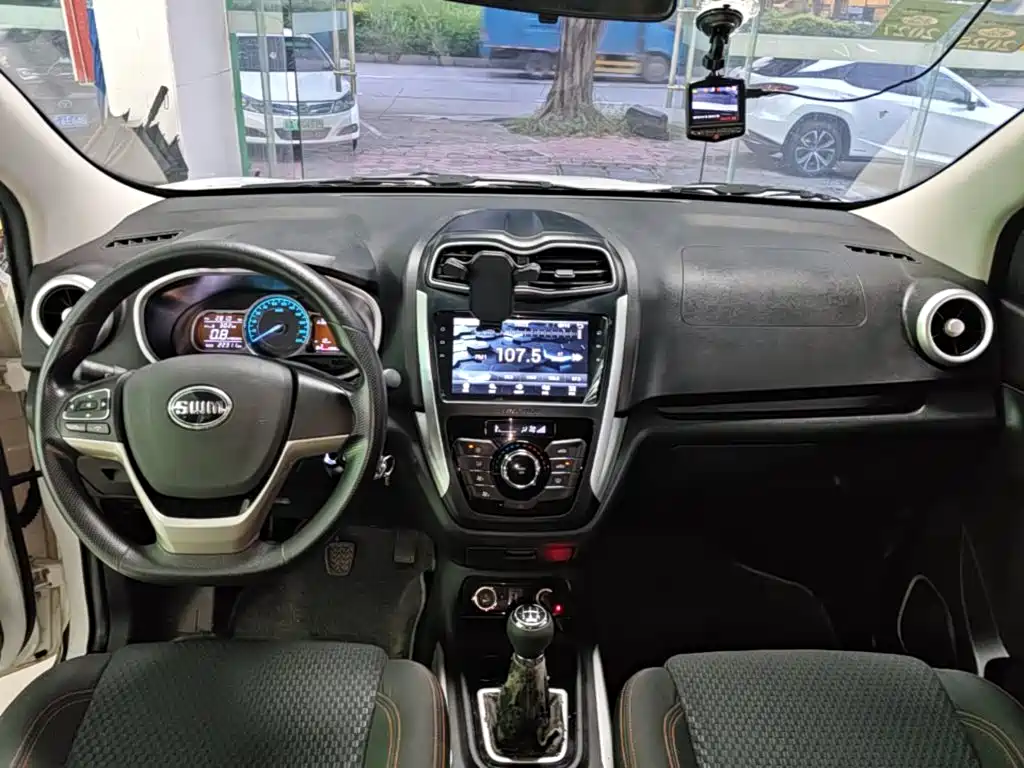 SWM Motor SWM X3 2017 2017 1.5T Manual Fashion