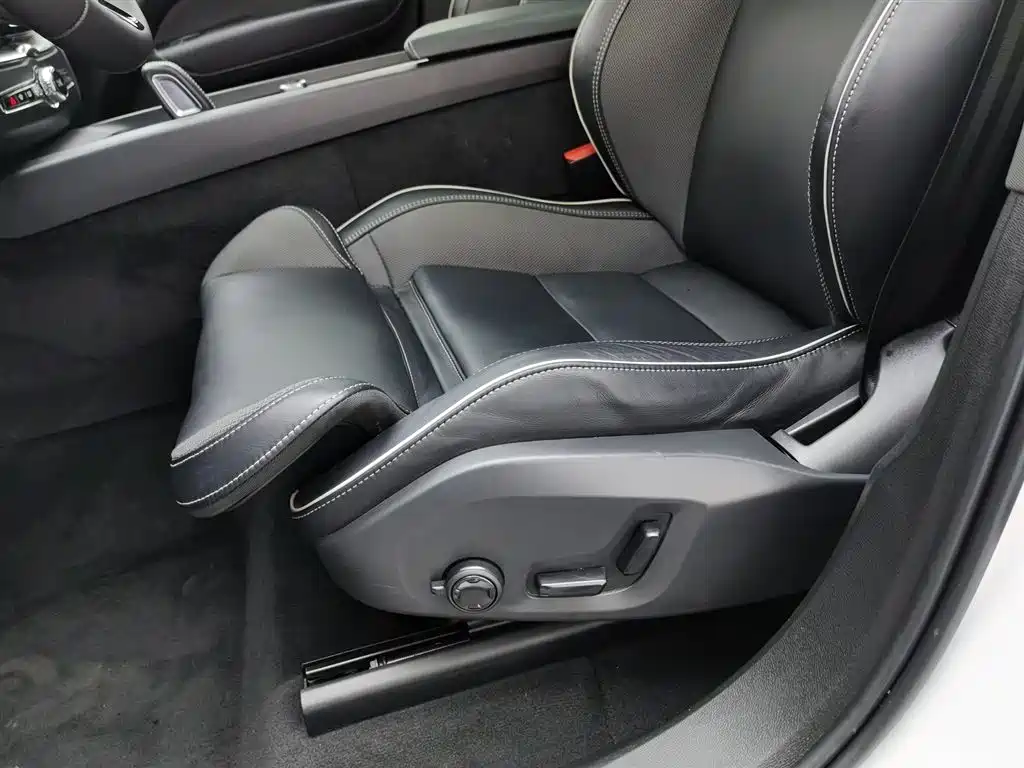 VOLVO XC60 PLUG IN HYBRID