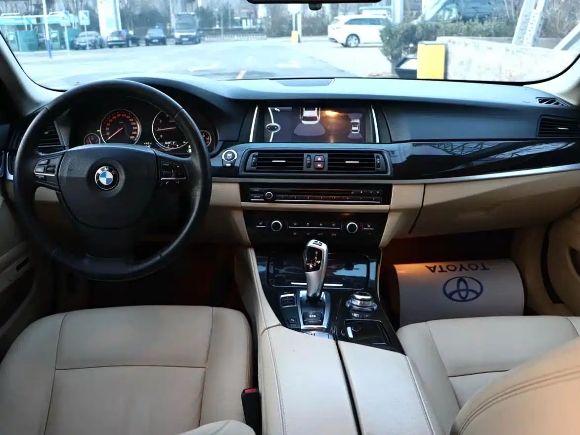 BMW 5 Series 2014 525Li Leading фото 6