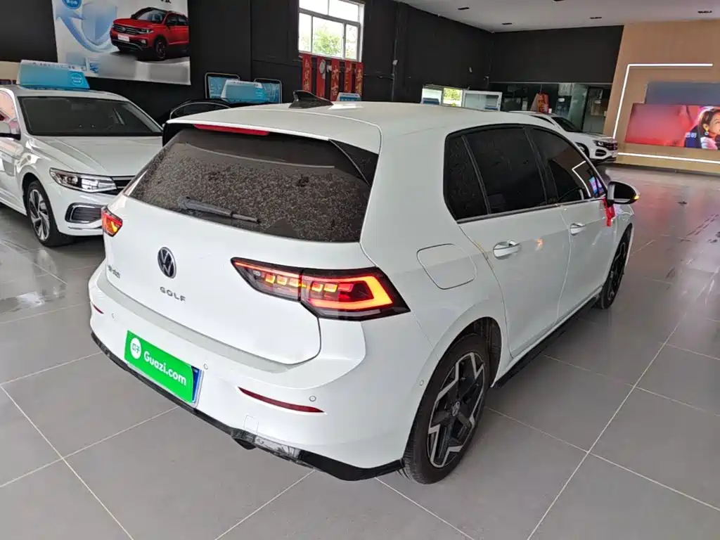 Volkswagen Golf 2026 2025 Second Facelift 300TSI R-Line