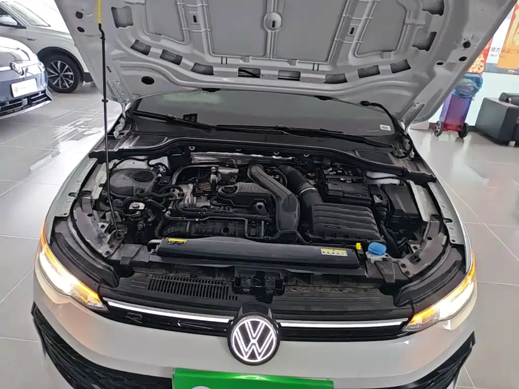 Volkswagen Golf 2026 2025 Second Facelift 300TSI R-Line
